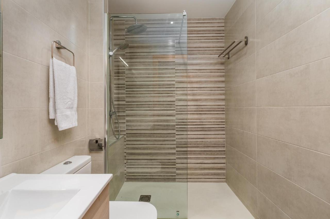 Gracia Gem Ac, Near Fontana Metro, Hipster Haven *