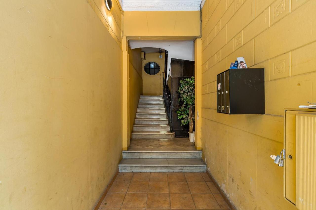 Gracia Gem Ac, Near Fontana Metro, Hipster Haven